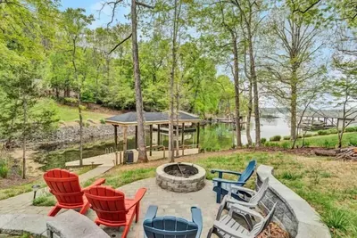 Image de Waterfront Home! Sleeps 10! Come Visit 'Friendship Cove'!