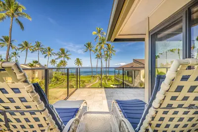 Image de Mesmerizing Vistas - Oceanfront Treasure: Wailea Elua 1404 - Lush Surroundings