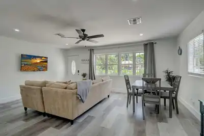 Image de Downtown Gem: Private Retreat Near Beach