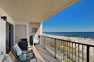 Image de Ocean Breeze East #303 | Beach Access, Pool!