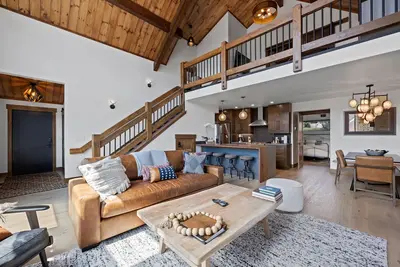 Image de Estes Dream! Brand New End Unit with Two Patios, Indoor/Outdoor Fireplace and Jacuzzi