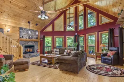 Image de Treetop Paradise | Private Game Room!