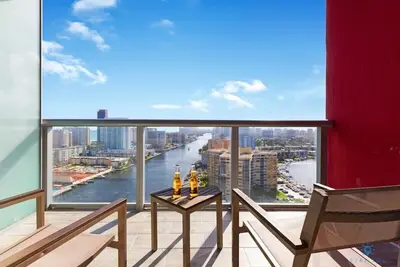 Image de Infinity View |Balcony+Pool+ Gym+ Near Beach