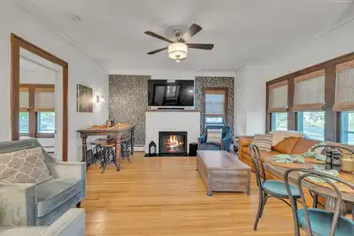 Image de Hot Tubs | Game Room | Saunas | Theater | Walk Stadium/Downtown/Park | Decks