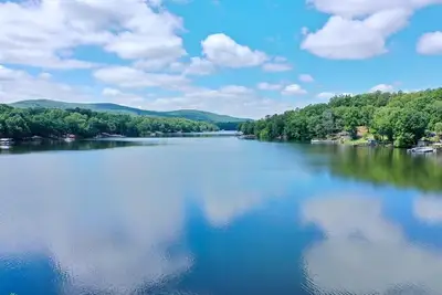 Image de High Rock Lake Updated Waterfront House, Private pier