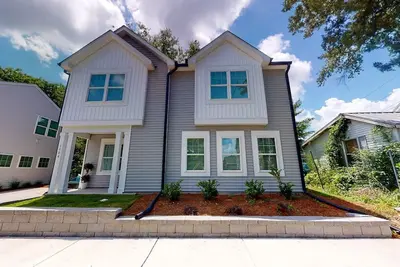 Image de Brand New Built 3 Br close to Everything!