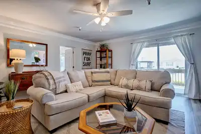 Image de Surf retreat blocks from downtown Cb - The Landing