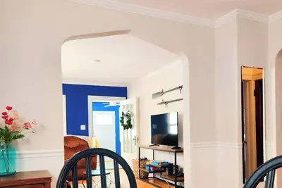 Image de Walking distance to the beach and downtown. Quiet, Clean and Cozy.