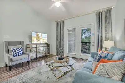 Image de Large Condo near Al beaches, Owa & sports complexes. Beautiful+perfect location!