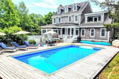 Image de Beautiful Spacious Traditional Home w/Pool, 2 minutes from Beaches, Golf, Tennis
