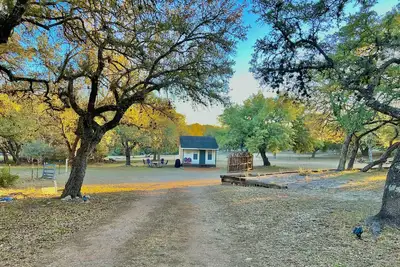 Image de Hill Country Experience - Sun Valley Cottage - Short drive to Canyon Lake