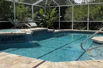 Image de Private Heated Pool and Hottub, Pet Friendly, New Golf Cart, Close to shopping