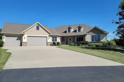 Image de Eaa airventure rental for up to 8 people