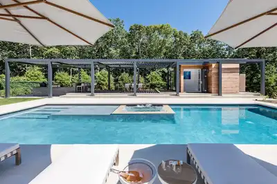 Image de Amagansett Beach Estate with Award Winning Outdoor Amenities