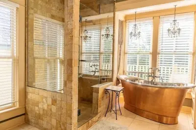 Image de Downtown House w/Parking! On Spring St, Sleeps 6!