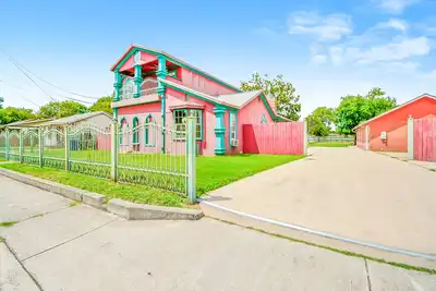 Image de Remodeled Spanish Villa - 5 min from downtown & Pearl!