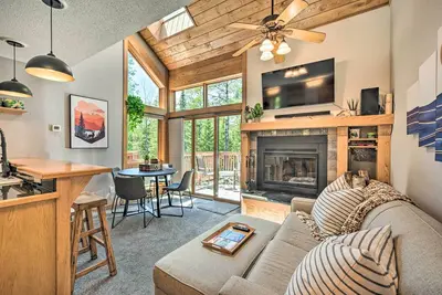 Image de Ski-In/Ski-Out Lutsen Retreat w/ Pool Access!