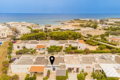 Image de Benny's house - 50 steps from the sea