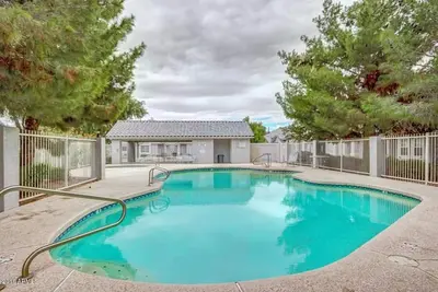 Image de Cozy Chandler Town home with Pool