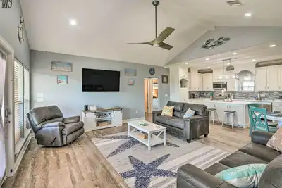 Image de Walk to Shore: Coastal Escape in Crystal Beach!