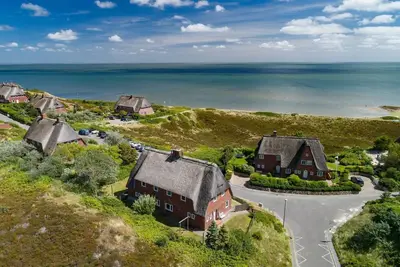 Image de Lena's HĂĽs - Beautiful thatched house for 6 pers. with sea view, garden, Wlan,