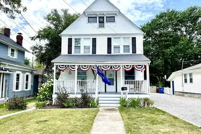 Image de Entire Unit: Charming Century Home in Harbour town