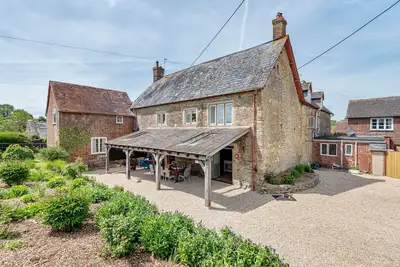 Image de Lower Fifehead Farm - characterful 17th century farmhouse that sleeps 10 guests in 5 bedrooms