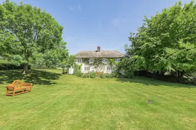 Creaky Cottage -  a stylish detached cottage that sleeps up to 8 guests