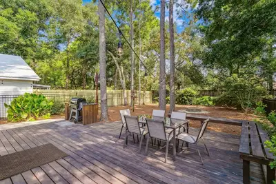 Image de Adorable North Pensacola Cottage - Private Back Yard - Fast WiFi - Free Parking - *Reduced Rates*