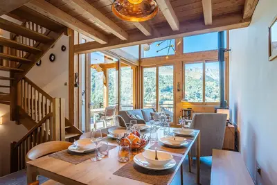 Image de Chalet Eceel: Chalet Luxueux 9 Pers · Accès Piste · Terrasse · Poêle à Bois · Wifi · Parking