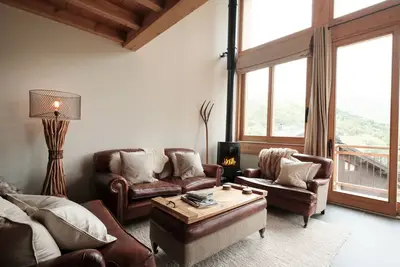 Image de Chalet 6 pers. · Sauna · Accès pistes · Terrasse · Poêle à bois · Parking couvert · Wifi gratuit