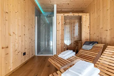 Image de Appartement \"Ciasa Fatati\" avec vue sur les montagnes, sauna et Wi-Fi.