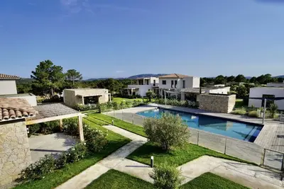 Image de À 2 mins de la plage! Appartement nouvelle résidence  contemporaine avec piscine
