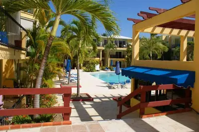 Image de 1bd 1bth flat in central Sosua, guest-friendly, pool\/Tv\/Wi-Fi, near beach\/bars