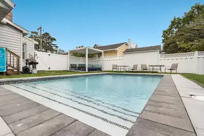 Image de Private Heated Pool + Walking Distance to Everything in Downtown Rehoboth!