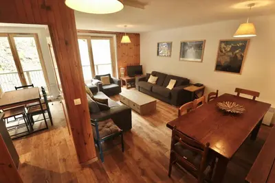 Image de 200m du centre station, 3ème étage, balcon, parking, télévision, casier à ski, 96m², Courchevel