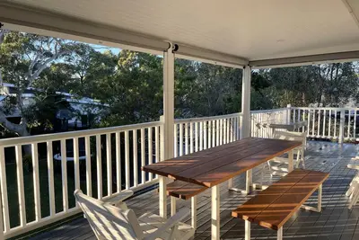 Image de Family friendly beach house- seconds to the beach!