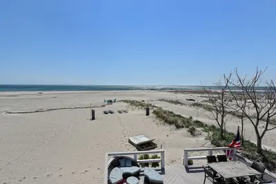 Image de Beach cottage on private beach!
