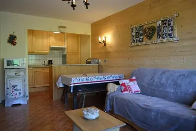 Image de 1er étage, vue pistes de ski, balcon, cheminée ou poêle à bois, parking, télévision, 45m²
