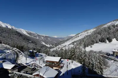 Image de À 10m des pistes de ski, 7ème étage, balcon, casier à ski, 25m², Méribel-Mottaret