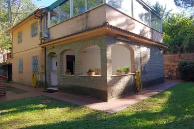 Exclusive villa with fireplaces and large garden near Rome and the lake