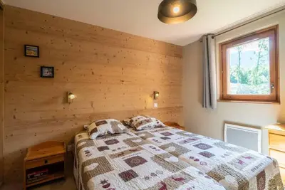 Image de 380m des commerces, 3ème étage, vue forêt, balcon, parking, télévision, casier à ski, 36m², Valmorel
