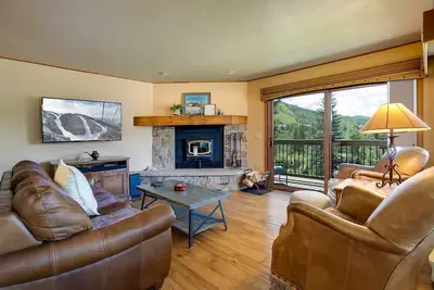 Image de Ra201 | New Listing | Corner Condo with 2 Decks | Garage | Winter Shuttle