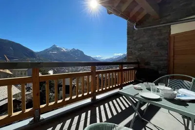 Image de 3ème étage, vue village, terrasse, parking, télévision, 42m², Serre Chevalier