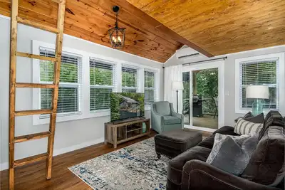 Image de Pet Friendly- Romantic Getaway- Hiking galore nearby Brpw & Grandfather Mountain