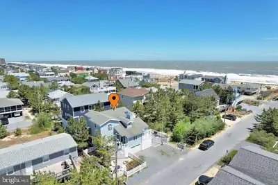 Image de Freshly renovated Oceanside home - steps to the beach!