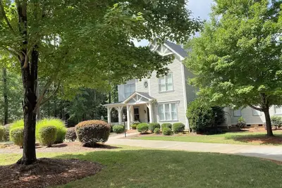 Image de The Point at Trump Golf Club  Furnished 4 Br/4. 5 Bath Water Views + Fenced Yard