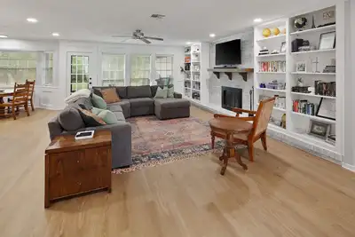 Image de Newly Renovated 4 Br Home 1. 5 miles to Texas A&M