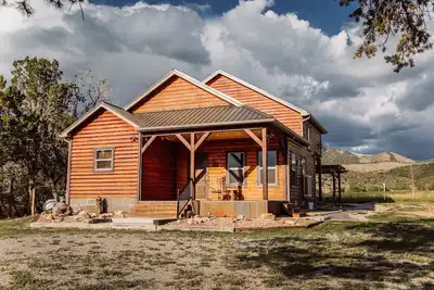 Image de Beautiful log cabin 7 miles from Black Canyon National Park