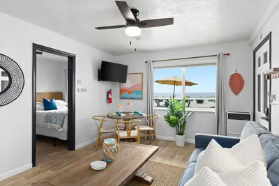 Image de Quaint Oceanfront 1 Bedroom Condo - 925-1